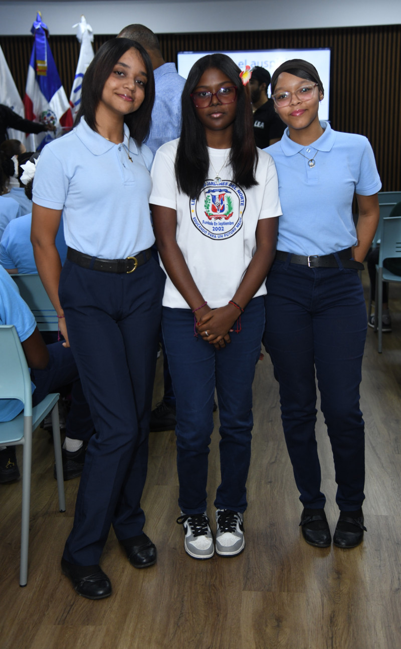 Leticia Ramírez, Darlin Novas y Maley Victoria.