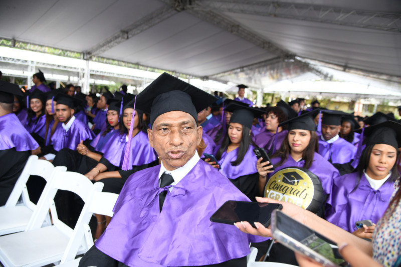 Juan Ramón Rodríguez Miranda, conversa con periodistas durante el acto de investidura.