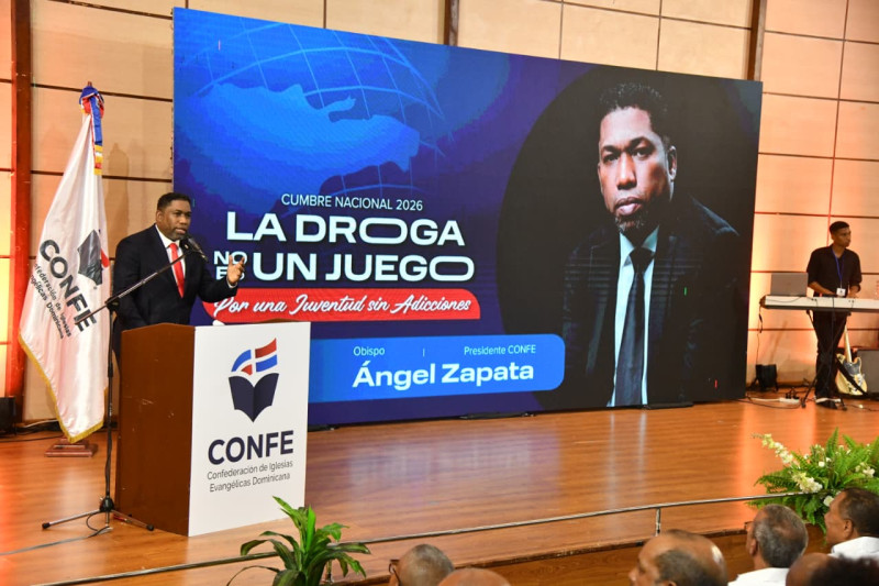 El pastor Ángel Zapata se dirigió a decenas de jóvenes en la Cumbre Nacional 2026 titulada “La droga no es un juego: Por una juventud sin adicciones”.