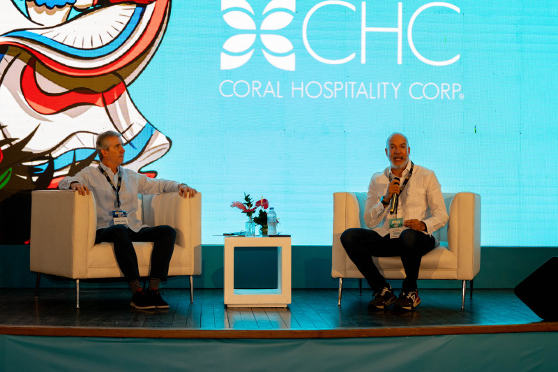 Ricardo Felip vicepresidente de Coral Hospitality Corp y Ramon Tejeda, director corporativo de mercadeo y ventas