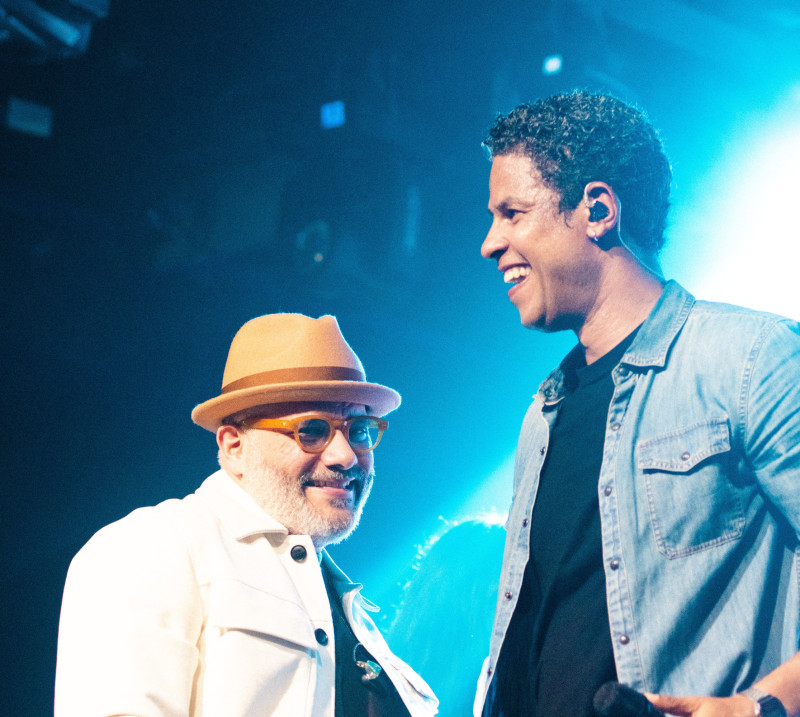 Pavel Núñez y Héctor Aníbal demostraron una complicidad única con el público en escena.