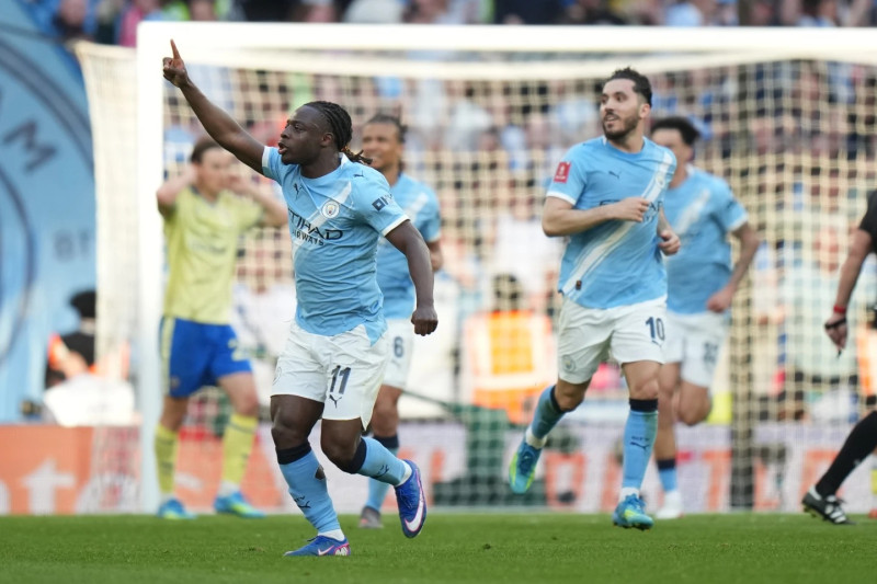 Jeremy Doku del Manchester City celebra al anotar en la semifinal de la Copa FA ante el Southampton el sábado.