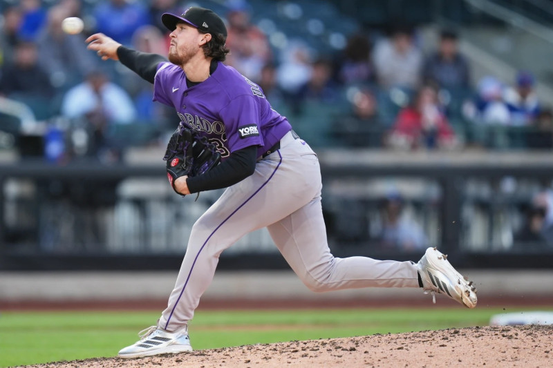 Chase Dollander, de los Rockies, realizó una encomiable labor ante los Mets este domingo.