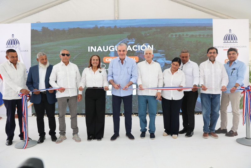 El presidente Luis Abinader inaugura el Circuito Vial Bajo Yuna que une varias comunidades del nordeste.