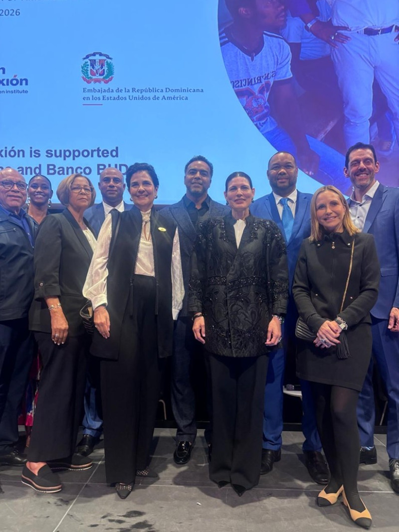 Steven Puig, María Amalia León,e Nelson Cruz, Francisco Cordero y Miguel Batista