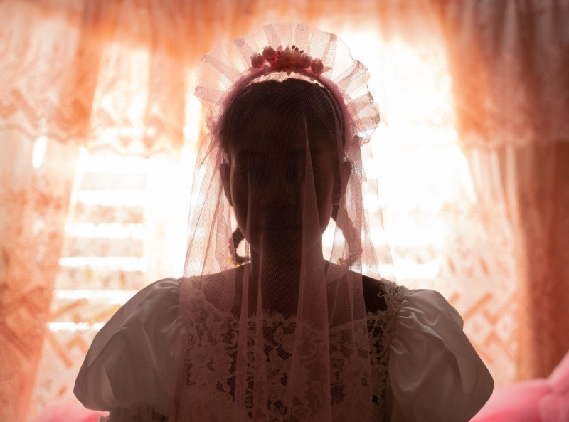 El documental “Niñas Escarlata”, dirigido por Paula Cury, aborda el aborto y la maternidad forzada en República Dominicana.