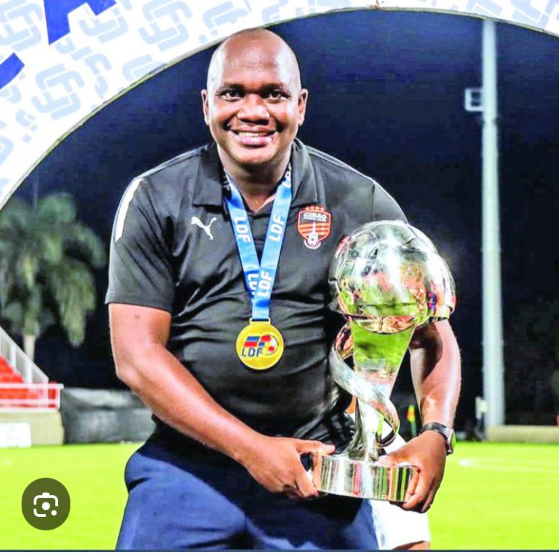 El colombiano Junior Scheldeur, director técnico de Cibao Fútbol Club.