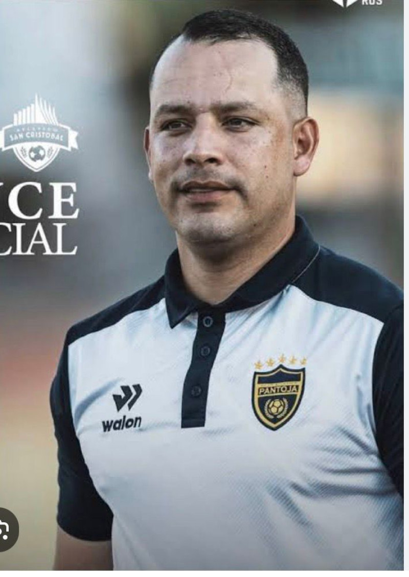 Adolfo Monsalve, de Venezuela, entrena al Club Atlético Monsalve.