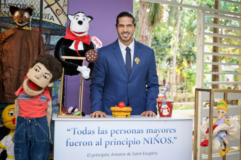 A través de títeres de diversos tamaños, formatos, técnicas y materiales, los visitantes podrán reencontrarse con personajes clásicos de la literatura infantil y juvenil