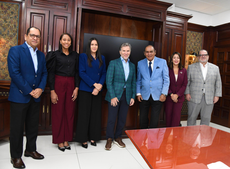 Participantes del Desayuno de Listín Diario con Sergio Roitberg