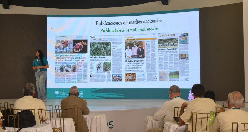COMUNICAR LA CIENCIA. Una intervención que gustó mucho: la del departamento de Comunicaciones del JBN explicando cómo comparten con el público no solo las informaciones institucionales de la entidad y su relación con los medios, también la data científica vinculada a la flora de La Española.