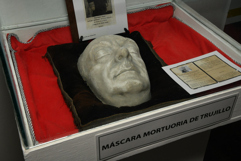 Máscara mortuoria de Rafael Leónidas Trujillo en el museo