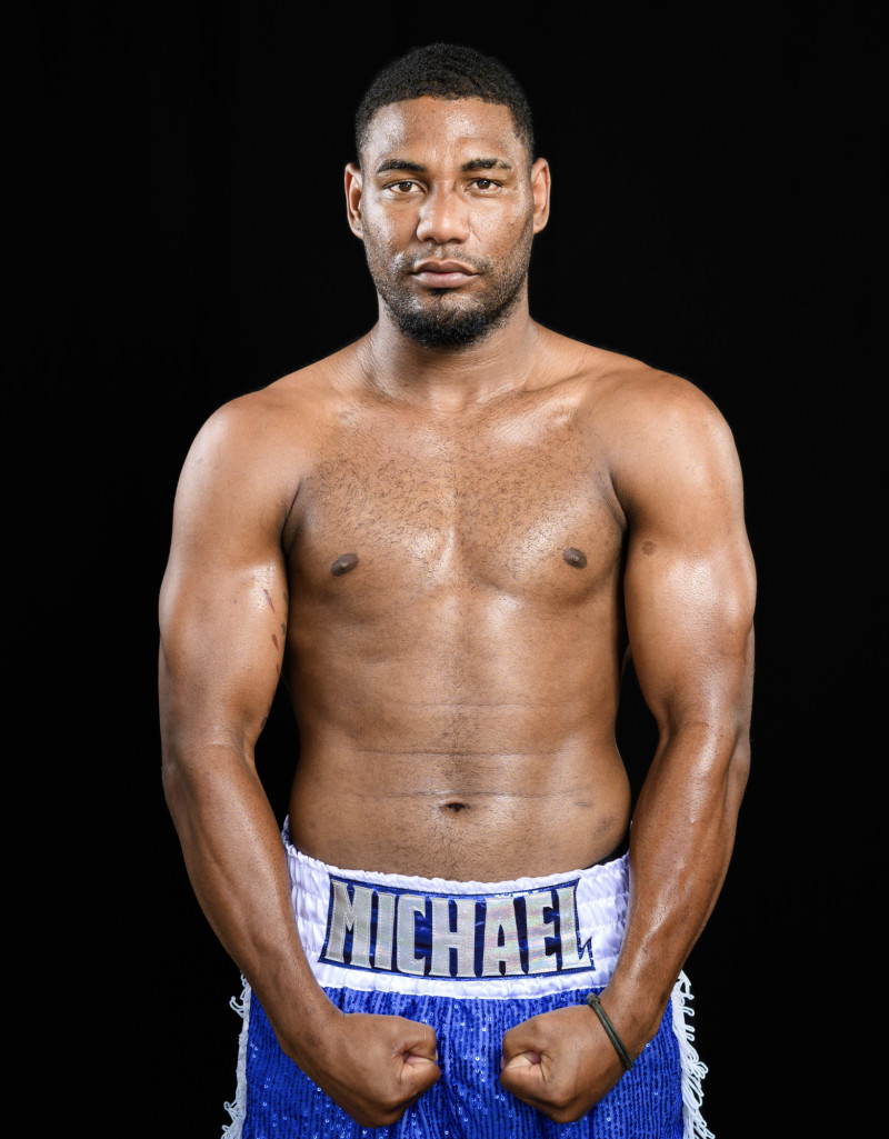 Michael “La Fiera” Ramírez pronostica un desenlace de la pelea antes del tercer round.