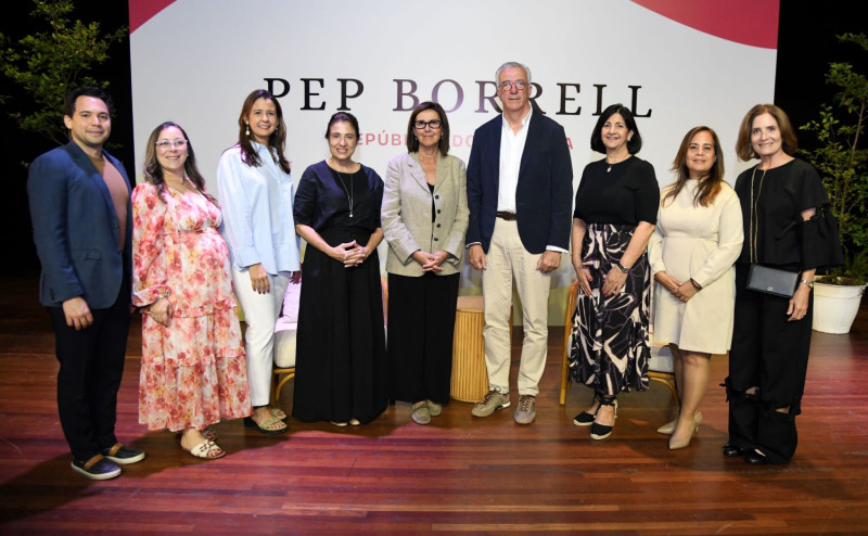 Franz Villamán, Natalie Vida, Vanessa Álvarez, Claudia González, Mercé Escudé, Pep Borrell, Patricia Chomali, Aicel Peña y Sharon de Sanz.