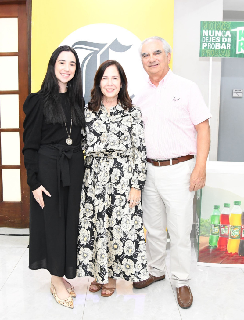 Beatriz Rodríguez, Claudia Troncoso y Héctor Luis Rodríguez.