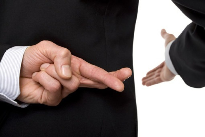 Cuántas relaciones, a todos los niveles, se resquebrajan cuando surge el fantasma de la desconfianza, con o sin motivos.