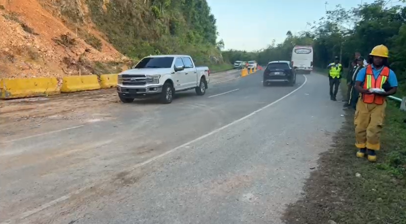 Flujo normal en el tramo Majagual de la carretera Juan Pablo II.
