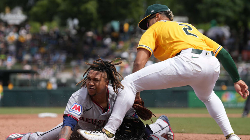 José Ramírez al momento de estafarse su base 300 con las Grandes Ligas. Se une a kenny Lofton como los únicos Guardianes con este logro.