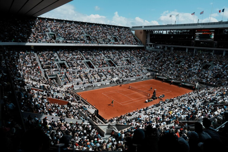 En la gráfica una panorámica de lo que es la cancha del Roland Garros. Principalmente en una de sus finales.