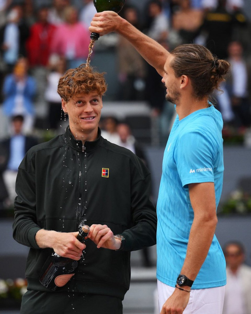 Jannick Sinner viene de conquistar el Abierto de Madrid tras derrotar a Alexander Zverev.
