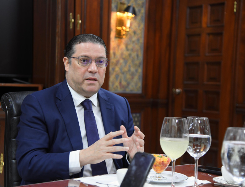 El ministro Eduardo Sanz Lovatón participó en el Desayuno de Listín Diario.