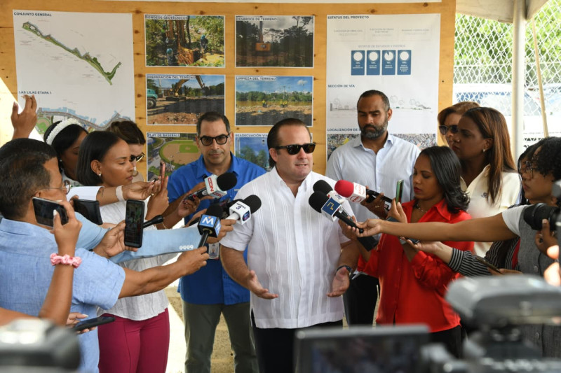 José Ignacio Paliza anuncia recuperación del margen oriental del Río Ozama; familias angustiadas por desalojo.