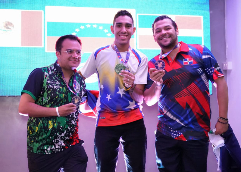 De izquierda a derecha, Gregory Morín Jr., el venezolanoGermanos Kurbaji y Richard Arrioja (México).