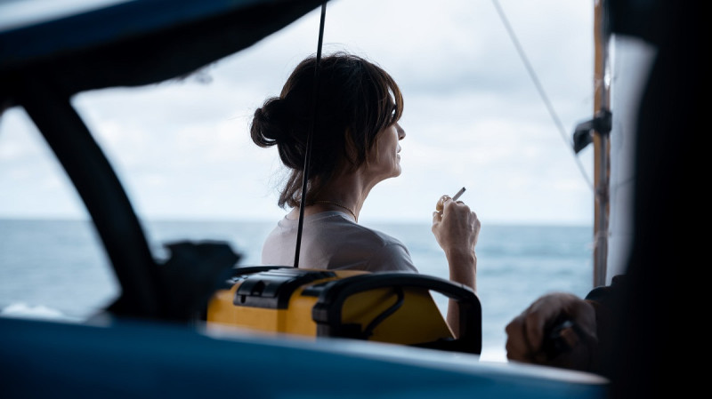 "Perla" consolidó un hito de producción al integrar la participación especial de la actriz española Paz Vega, marcando así su primera experiencia de rodaje en suelo puertorriqueño.