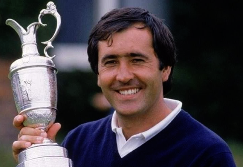 Seve con el trofeo de campeón del Open Británico de golf.