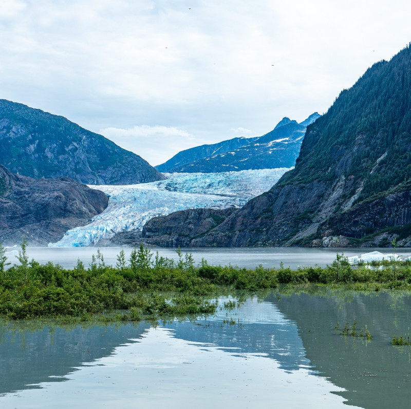 Al menos seis compañías de cruceros han modificado sus itinerarios en Alaska en 2026 debido a los peligros que aún existen en el fiordo de Tracy Arm