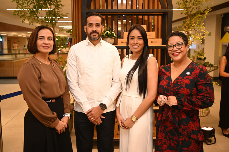 Fátima Ruiz, Roberto Moreta, Rocil De La Cruz y Jeanine Santos