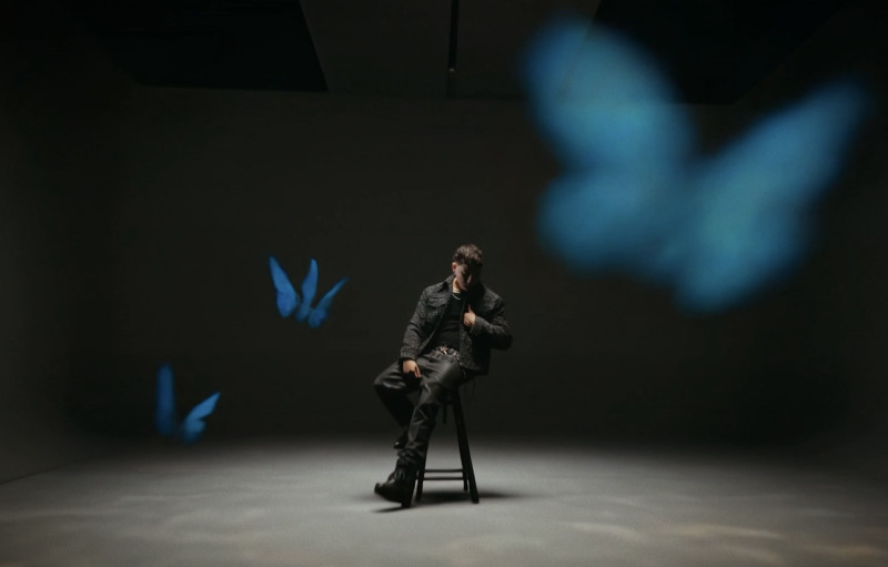 Jabriell en el video musical de su sencillo "Mentirosa".