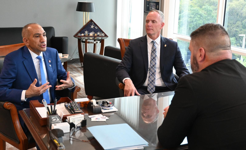 Durante la reunión, el Administrador de la DEA, Terrance Cole, hizo contacto telefónico con el titular de la DNCD, donde aprovechó para felicitar al Gobierno de Luis Abinader, por liderar la lucha contra el narcotráfico en la región