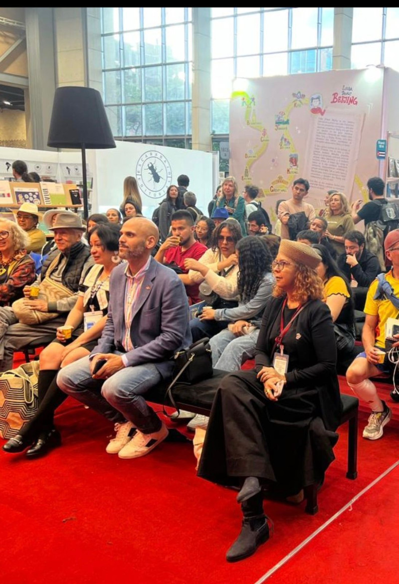 Parte del público asistente a la puesta en circulación a nivel internacional de Euri Cabral sobre Juan Luis Guerra.