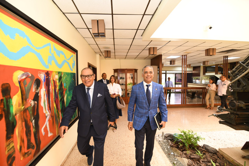 Miguel Franjul recibió a Joel Santos a su llegada a la sede del Listín Diario.
