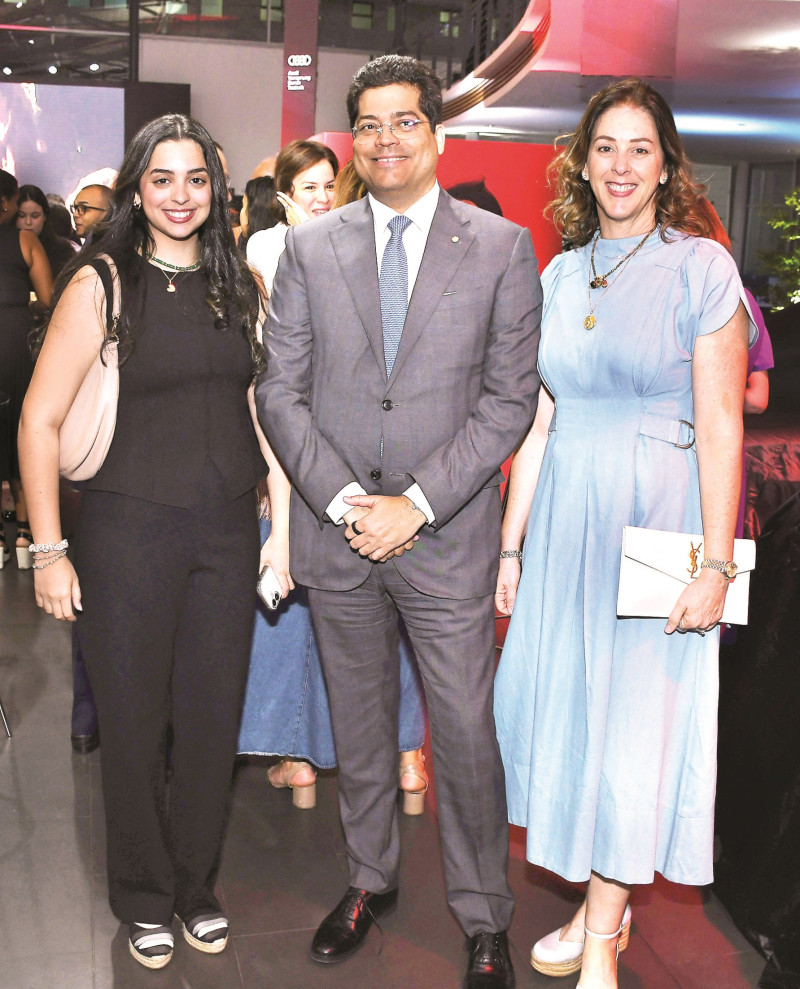 Regina Izquierdo, Rafael Izquierdo y Gina Saleta de Izquierdo