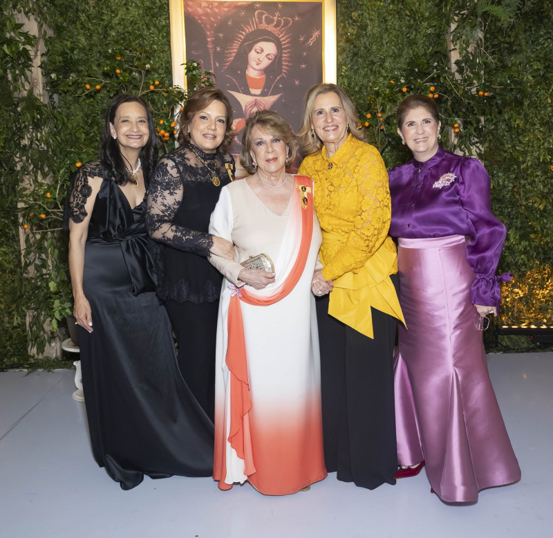 Margarita Moronta de Sang, Marua Kury de Bonetti, Carmencita Cambiaso de Bisonó, Rosa Brache de Vidal y Elizabeth Ricart de Brache.