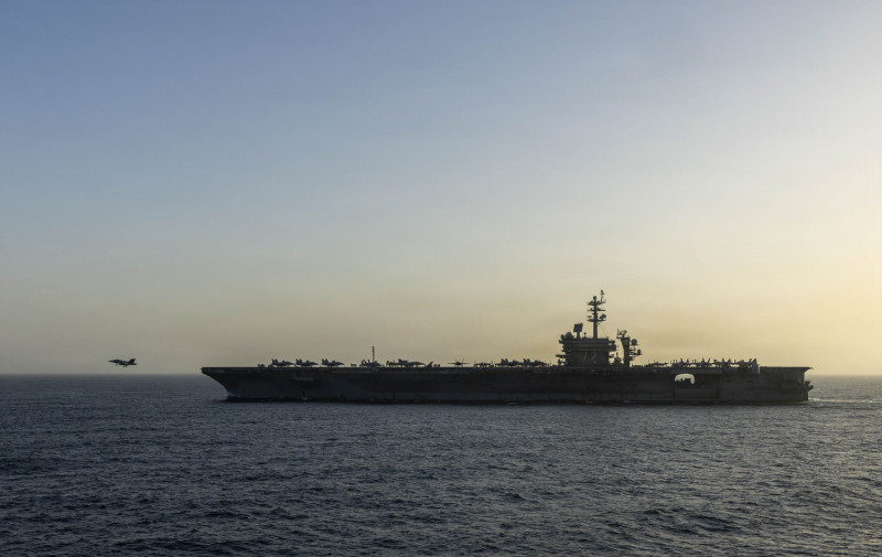 El USS Abraham Lincoln (CVN 72)  del Comando Central de Estados Unidos.