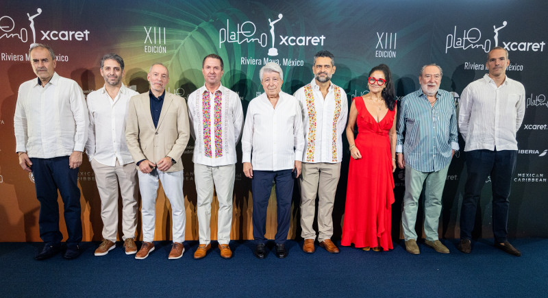 El presidente de Premios Platino, Enrique Cerezo, junto a otros directivos.