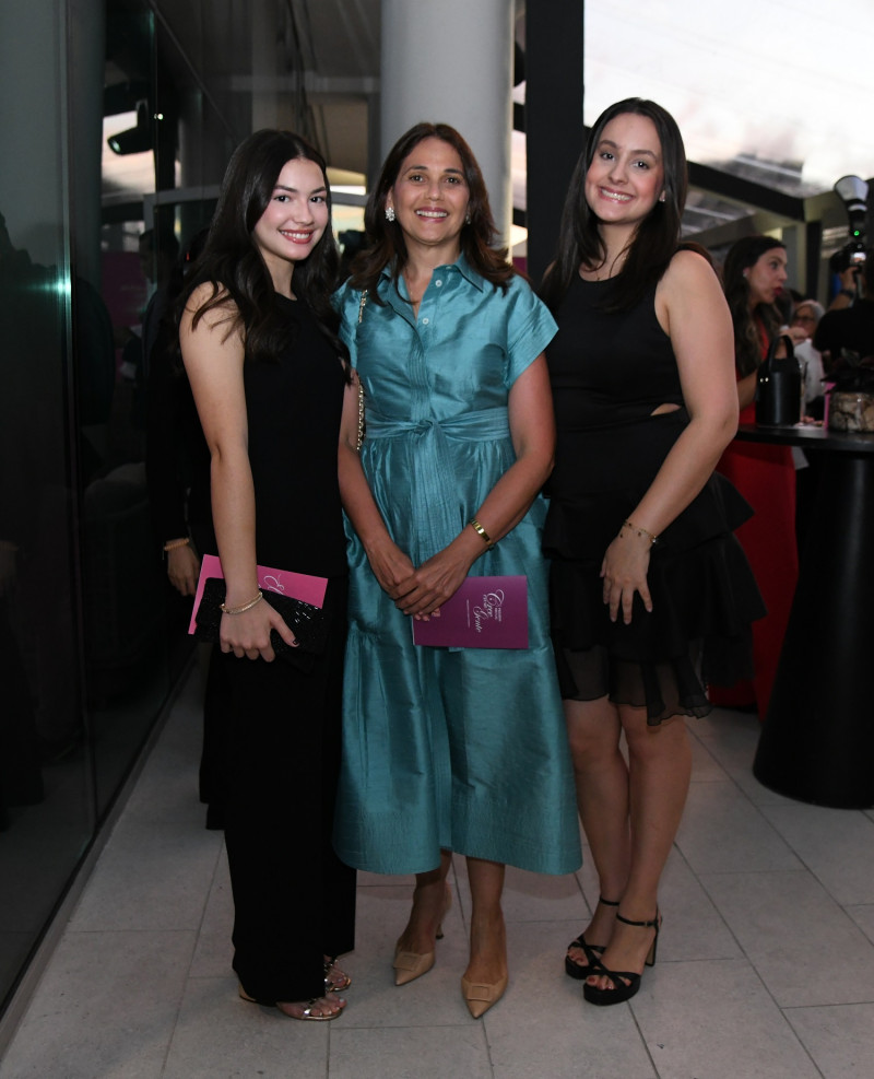 Isabella Szabo, Laura Calventi y Gabriela Calventi