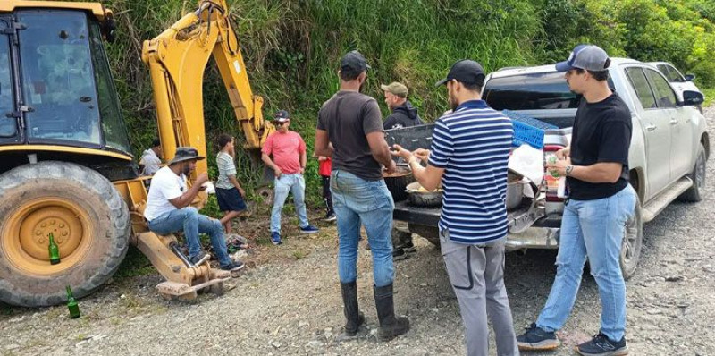 Comunitaros de Naranjo Dulce.