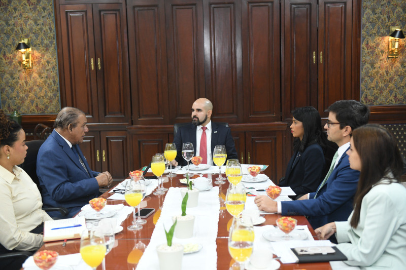 Directivos de ANJE fueron los invitados al Desayuno de Listín Diario.