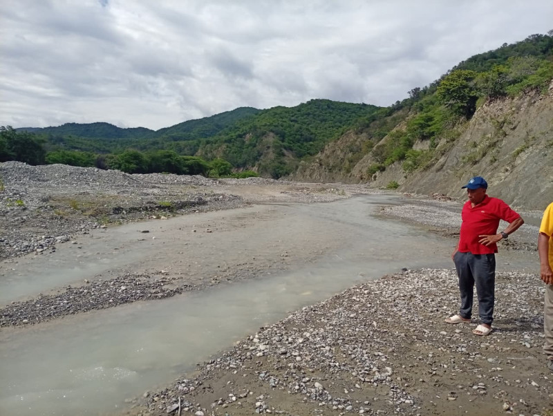 Comunidades se levantan para impedir extracción de materiales del río Ocoa.