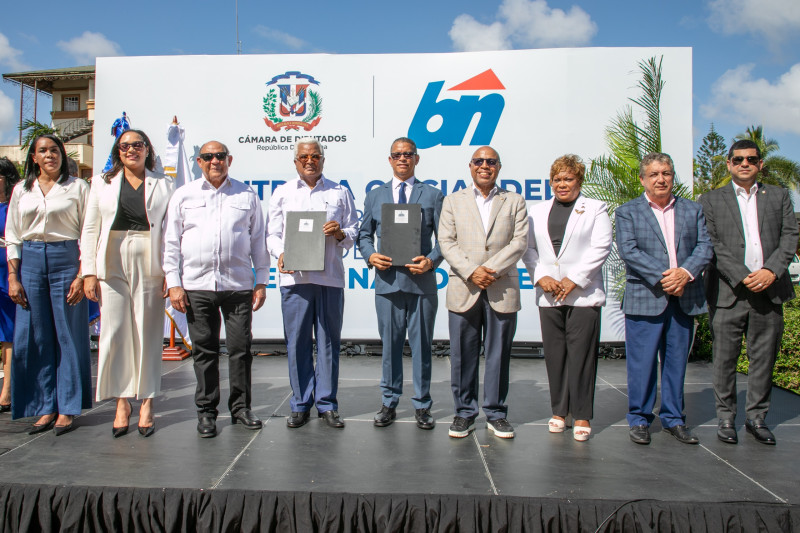Alfredo Pacheco, presidente de la Cámara de Diputados, encabezó el acto de entrega del Club del Legislador.