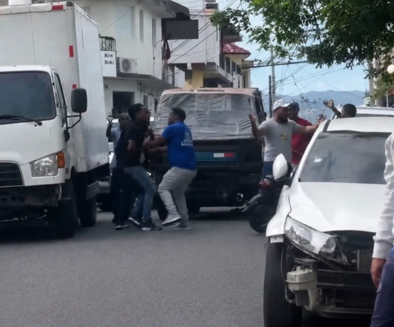Trifulca en Moca por accidente de tránsito.