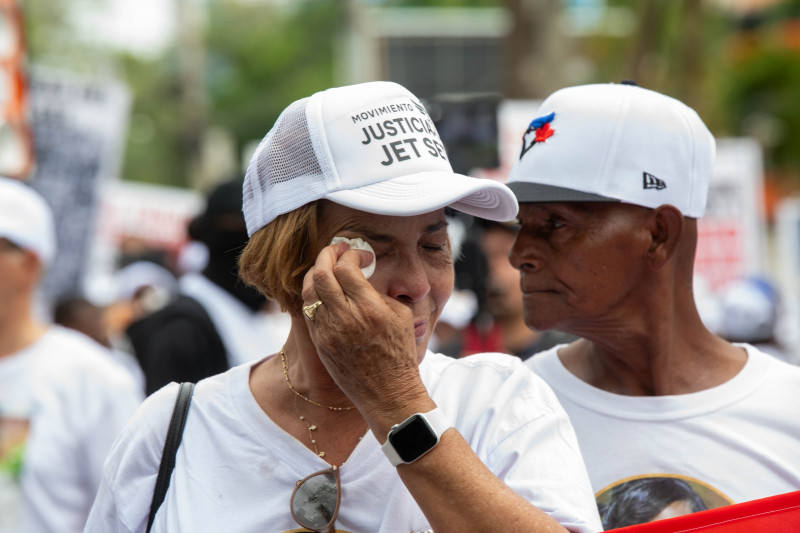 Una de las personas que participaron en la marcha por la tragedia del Jet Set