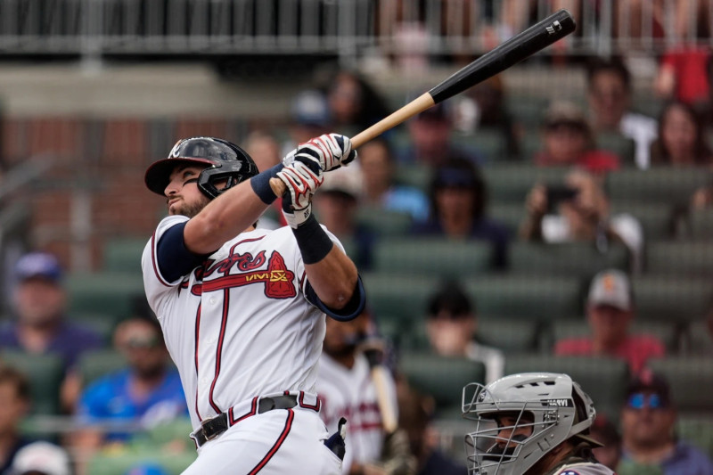 Austin Riley fue el héroe en el triunfo de los Bravos sobre Medias Rojas.