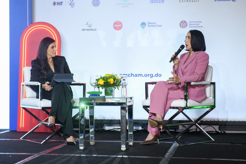 Primera dama de la República, Raquel Arbaje, durante almuerzo de la Cámara Americana de Comercio de la República Dominicana (Amchamdr).