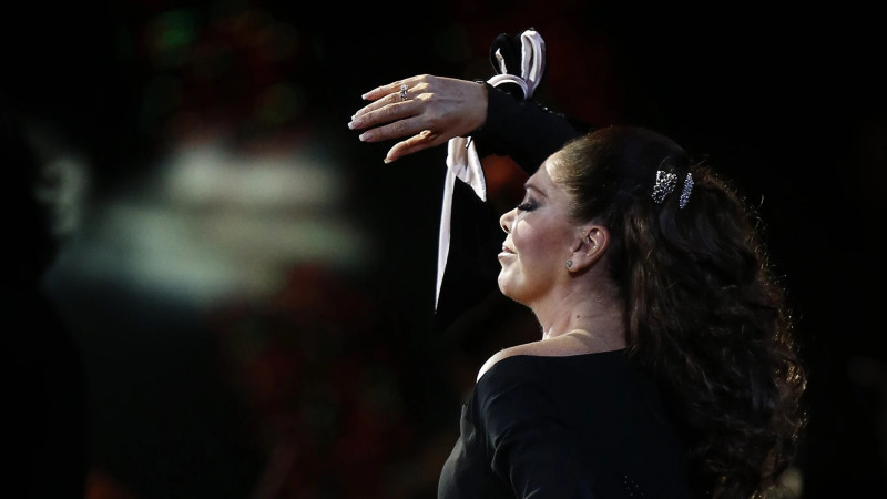 Isabel Pantoja celebra cinco décadas después de iniciar una carrera que redefinió la copla contemporánea y marcó a varias generaciones.