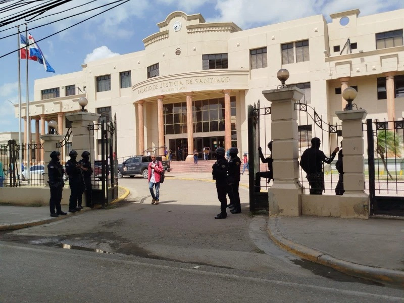 Dentro del Palacio de Justicia de Santiago también existe miedo, ya que magistrados consultados describen la vulnerabilidad extrema del recinto.